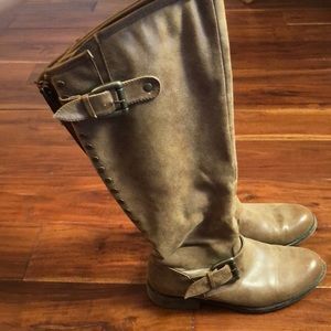 Cute brown boots perfect for fall!